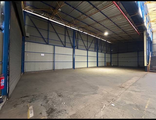 1,970M² WAREHOUSE TO LET IN CLAYVILLE